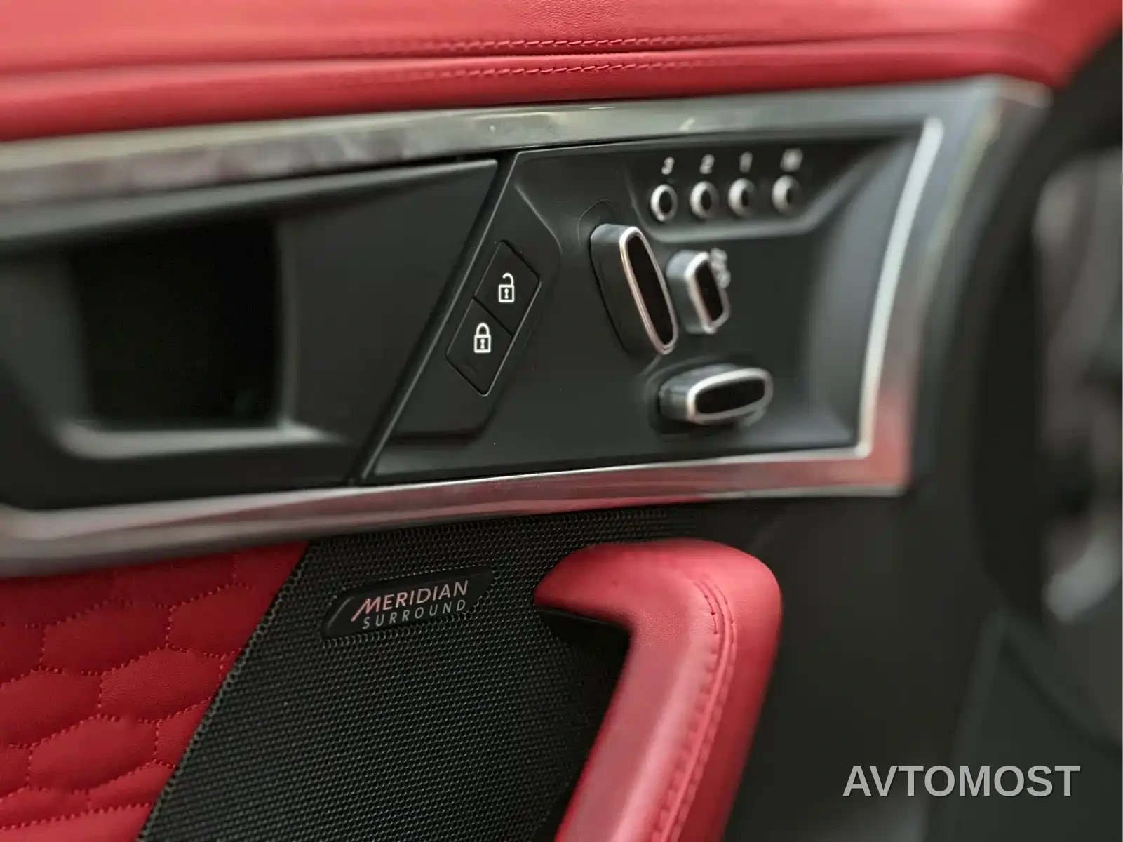 Jaguar F-TYPE 2022 P300 Hardtop R-DYNAMIC BLACK — фото 13