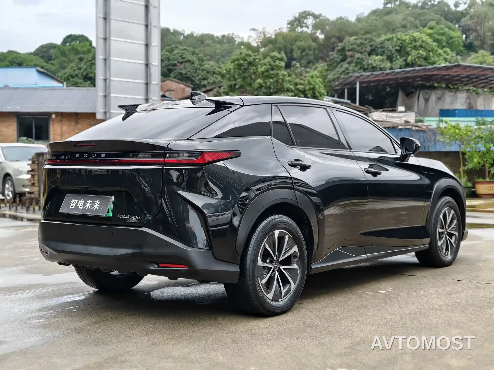 Lexus RZ 2023 450e 4WD Deluxe — фото 2