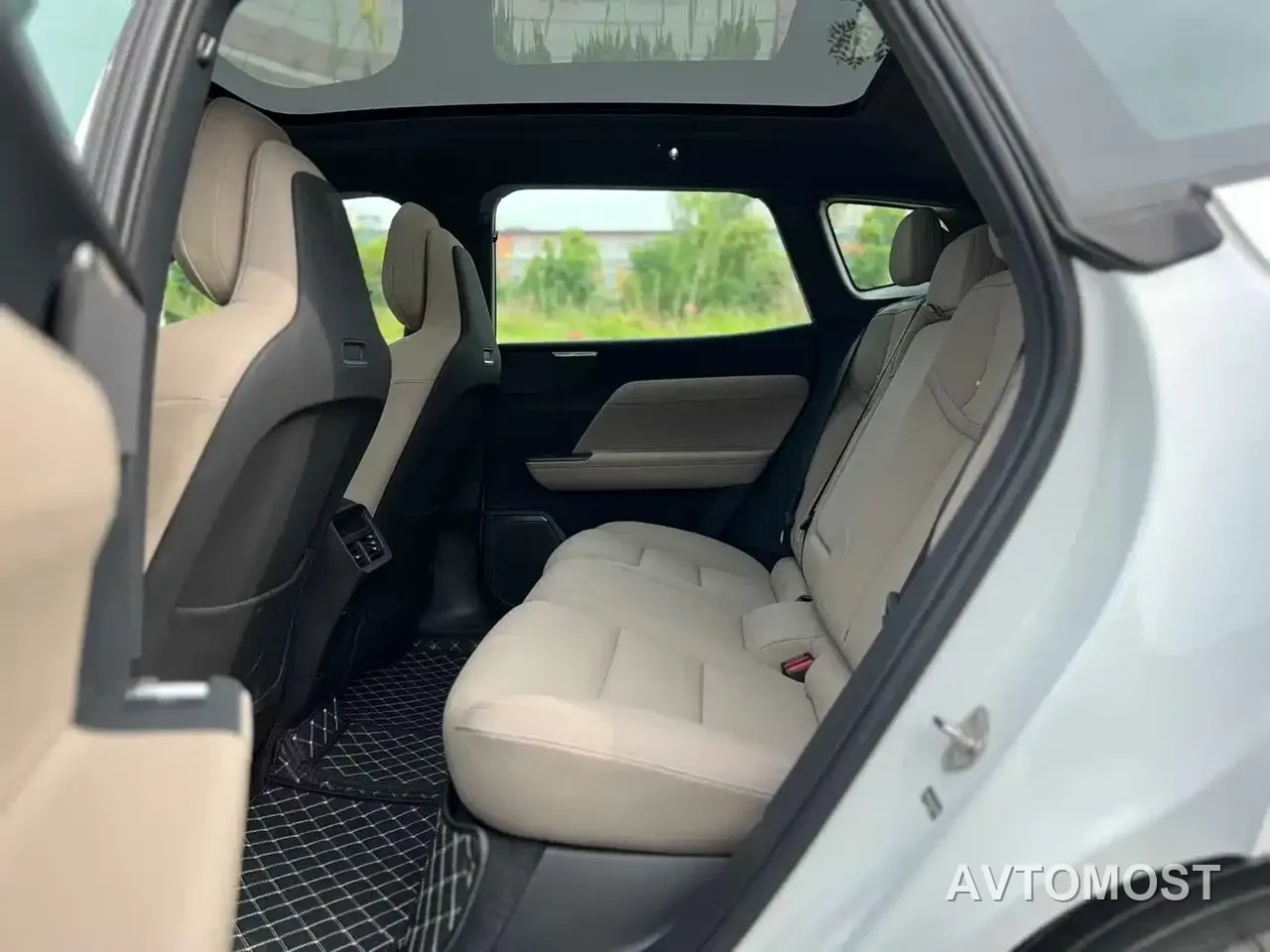 Volvo XC70 Plug-in Hybrid 2026 4WD Ultra Long Range Plus — фото 5