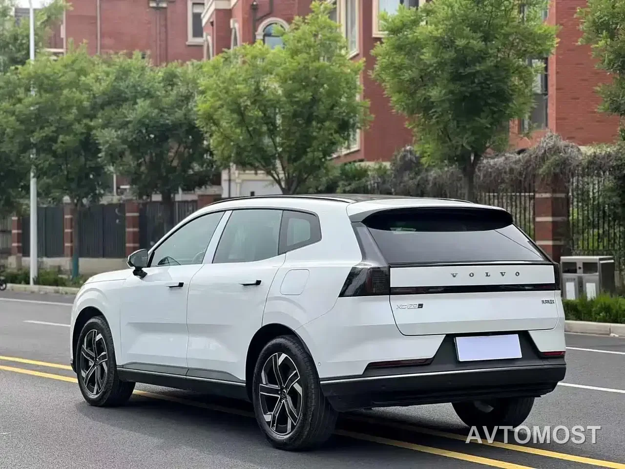 Volvo XC70 Plug-in Hybrid 2026 4WD Ultra Long Range Plus — фото 8