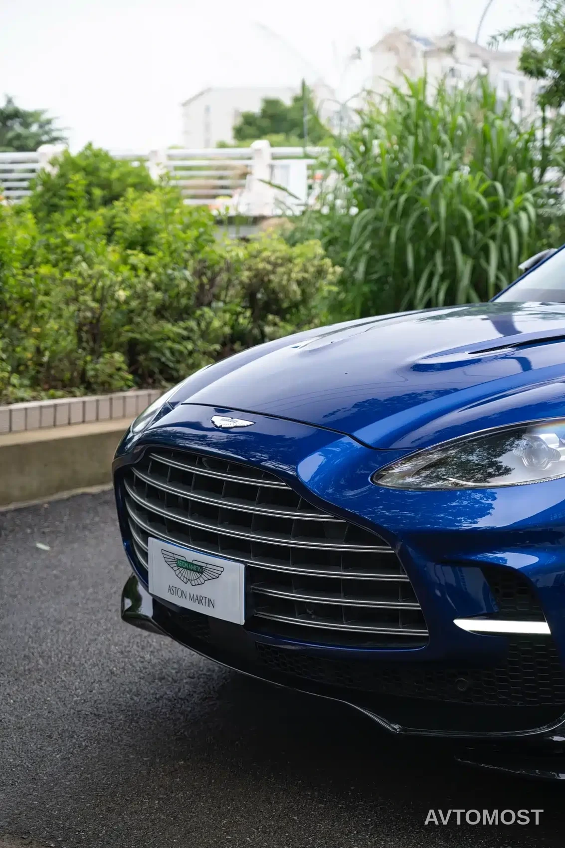 Aston Martin DBX 2023 Model 4.0T V8 707 — фото 4