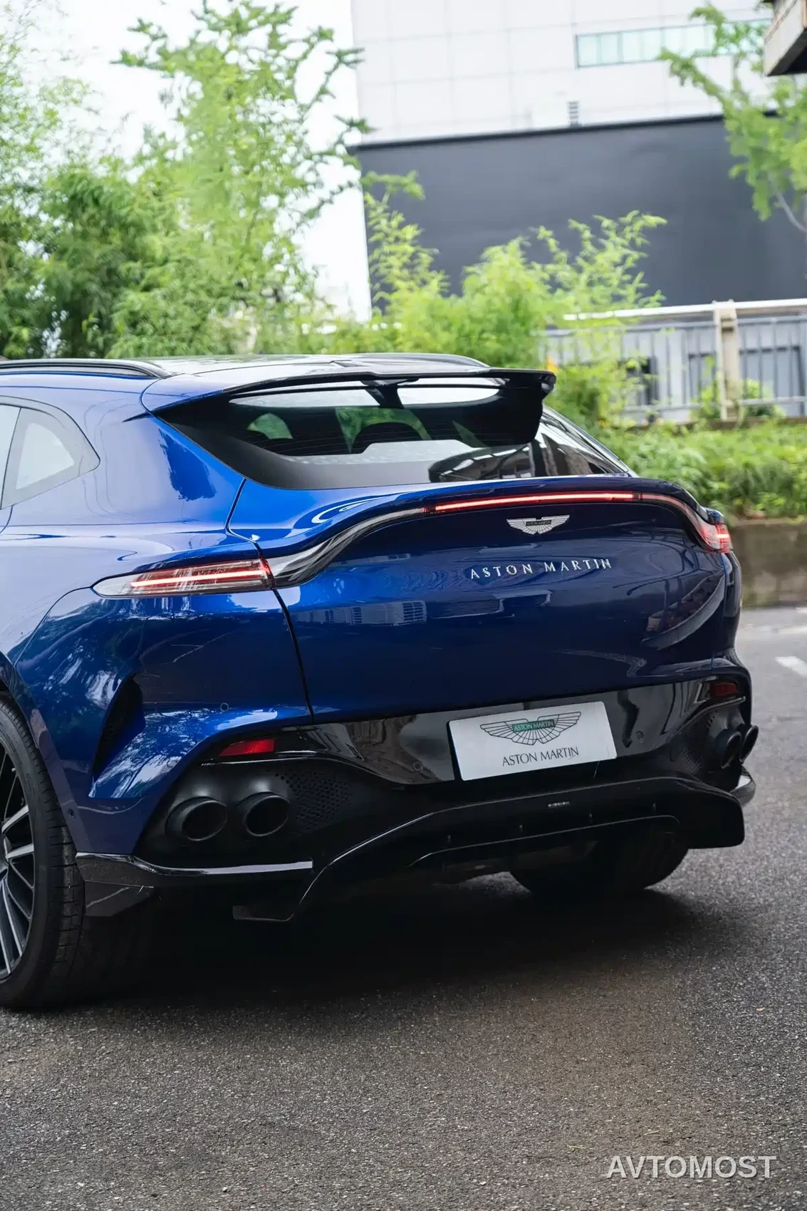 Aston Martin DBX 2023 Model 4.0T V8 707 — фото 8