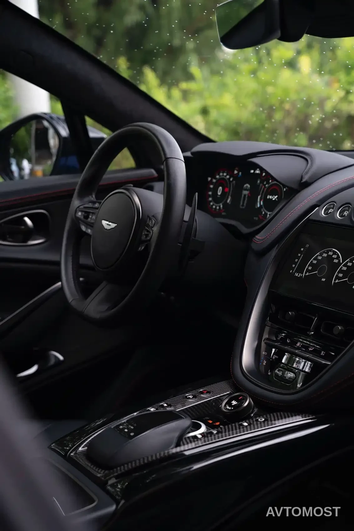 Aston Martin DBX 2023 Model 4.0T V8 707 — фото 21