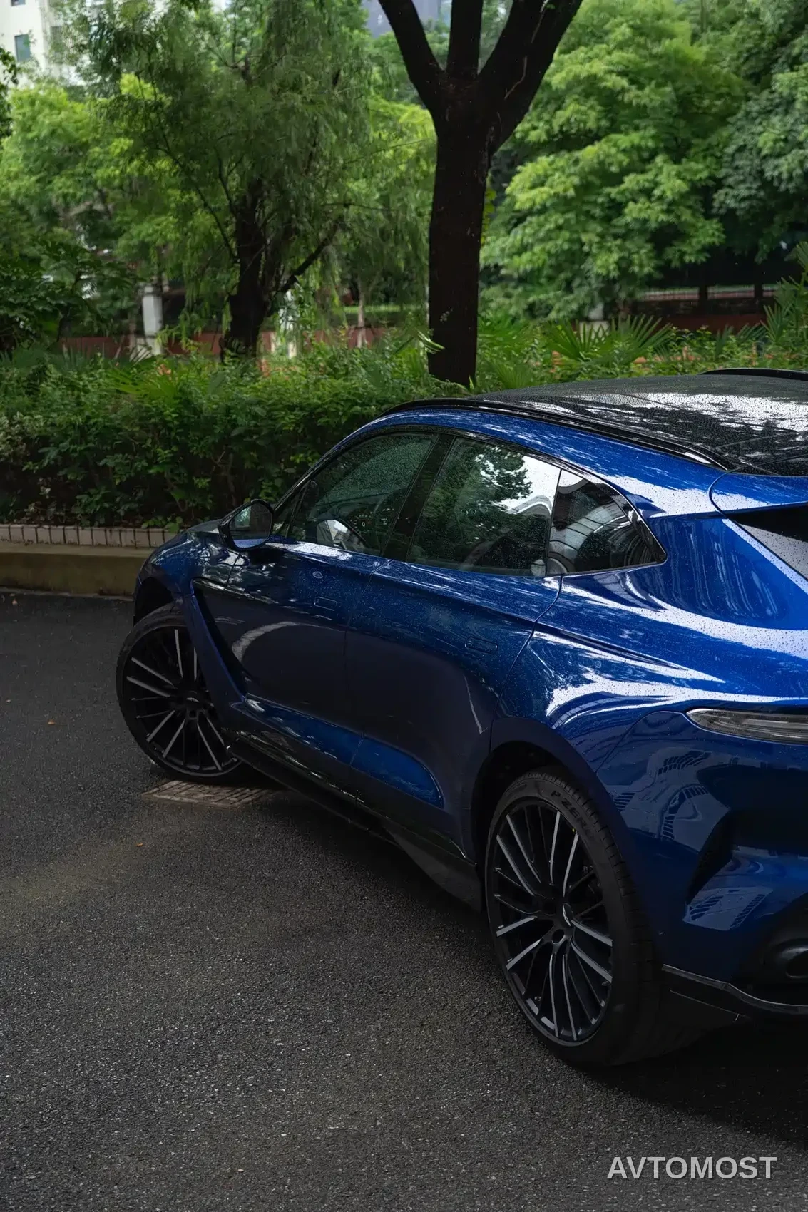 Aston Martin DBX 2023 Model 4.0T V8 707 — фото 24