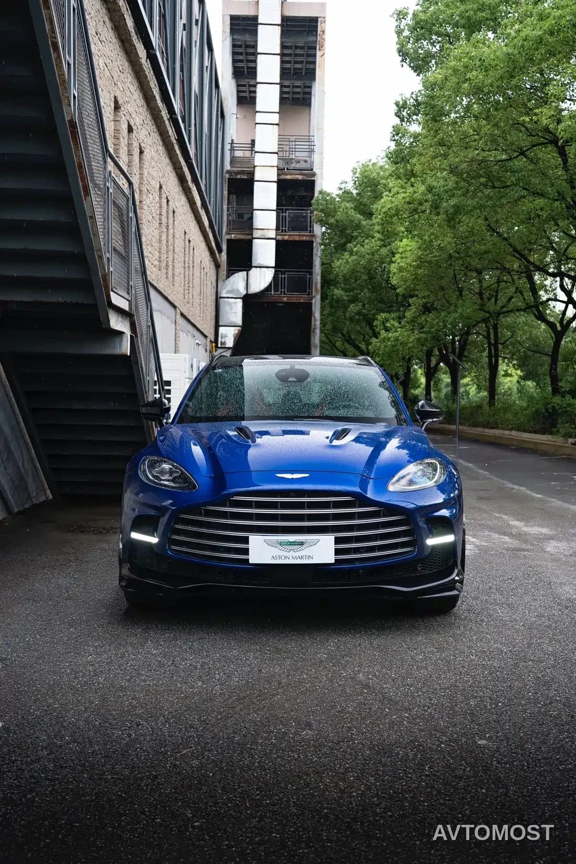 Aston Martin DBX 2023 Model 4.0T V8 707 — фото 31