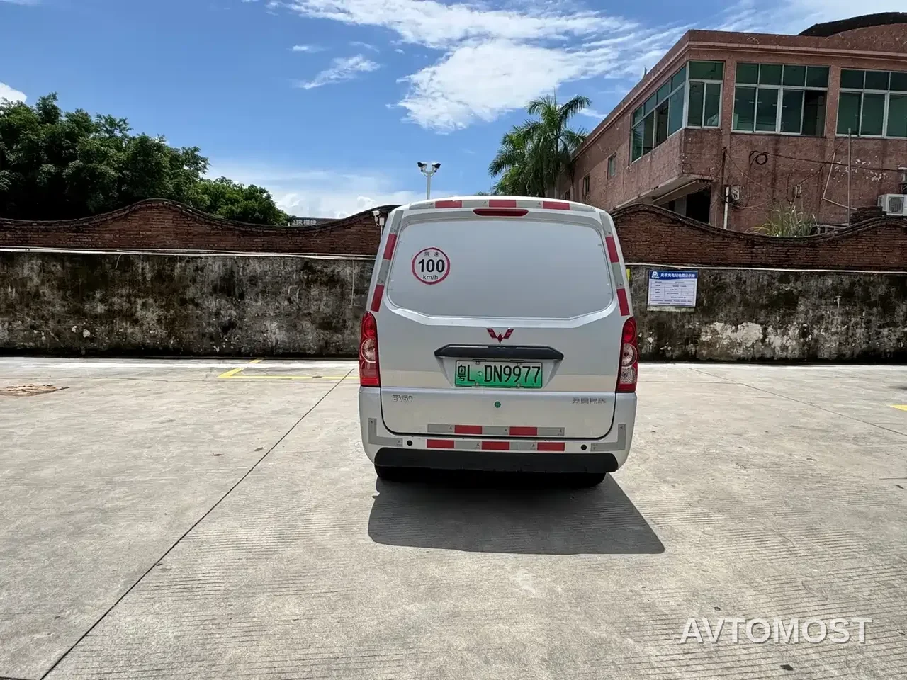Wuling EV50 2021 Van Logistics Vehicle with Lishen 41.6kWh Liuji Electronic Control — фото 8