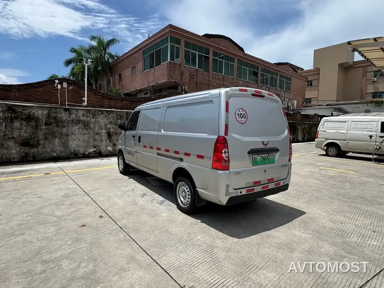 Wuling EV50 2021 Van Logistics Vehicle with Lishen 41.6kWh Liuji Electronic Control — фото 9