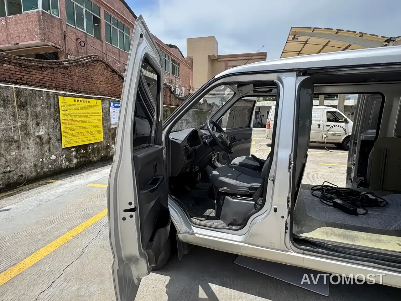 Wuling EV50 2021 Van Logistics Vehicle with Lishen 41.6kWh Liuji Electronic Control — фото 10