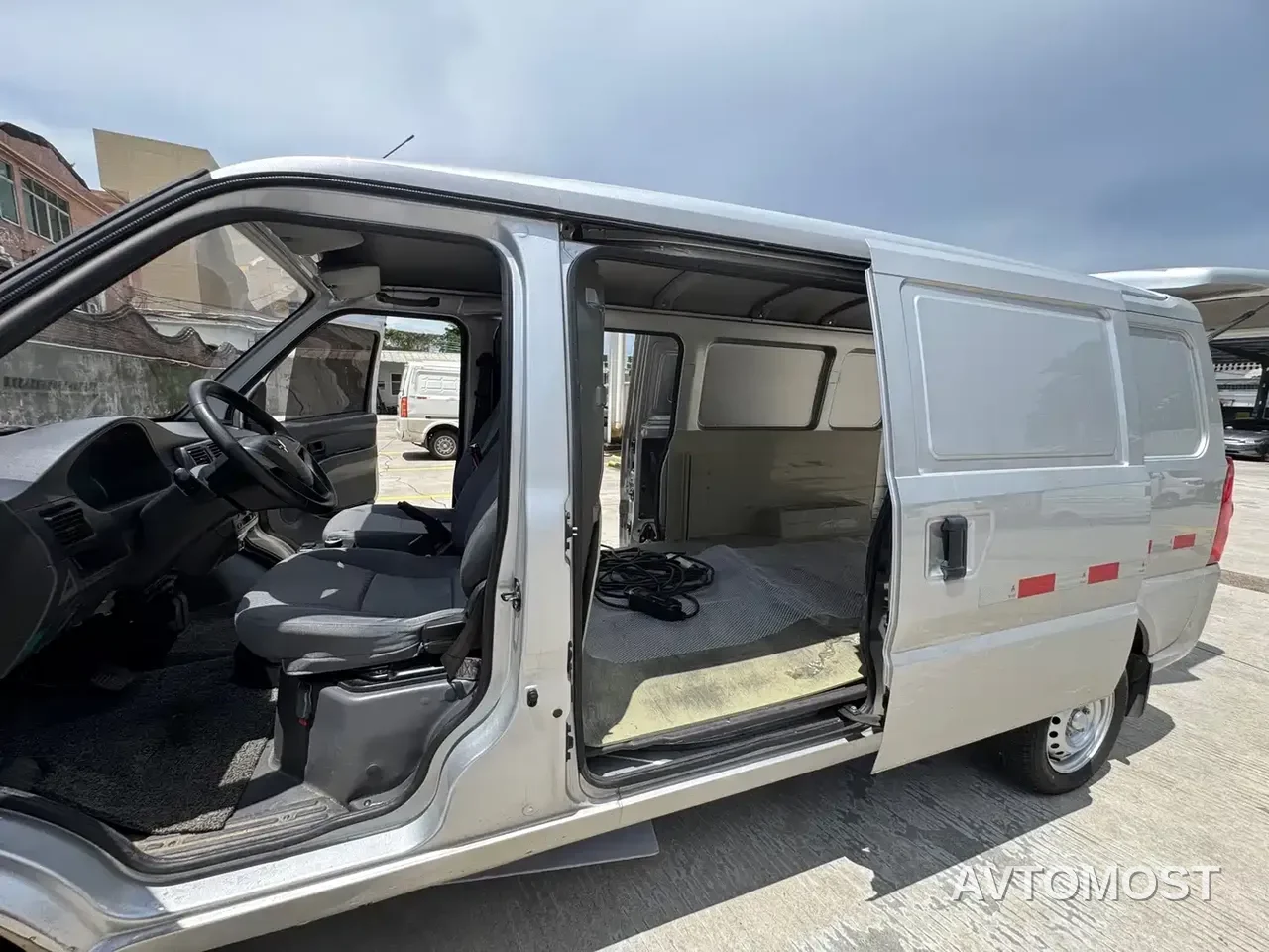 Wuling EV50 2021 Van Logistics Vehicle with Lishen 41.6kWh Liuji Electronic Control — фото 13