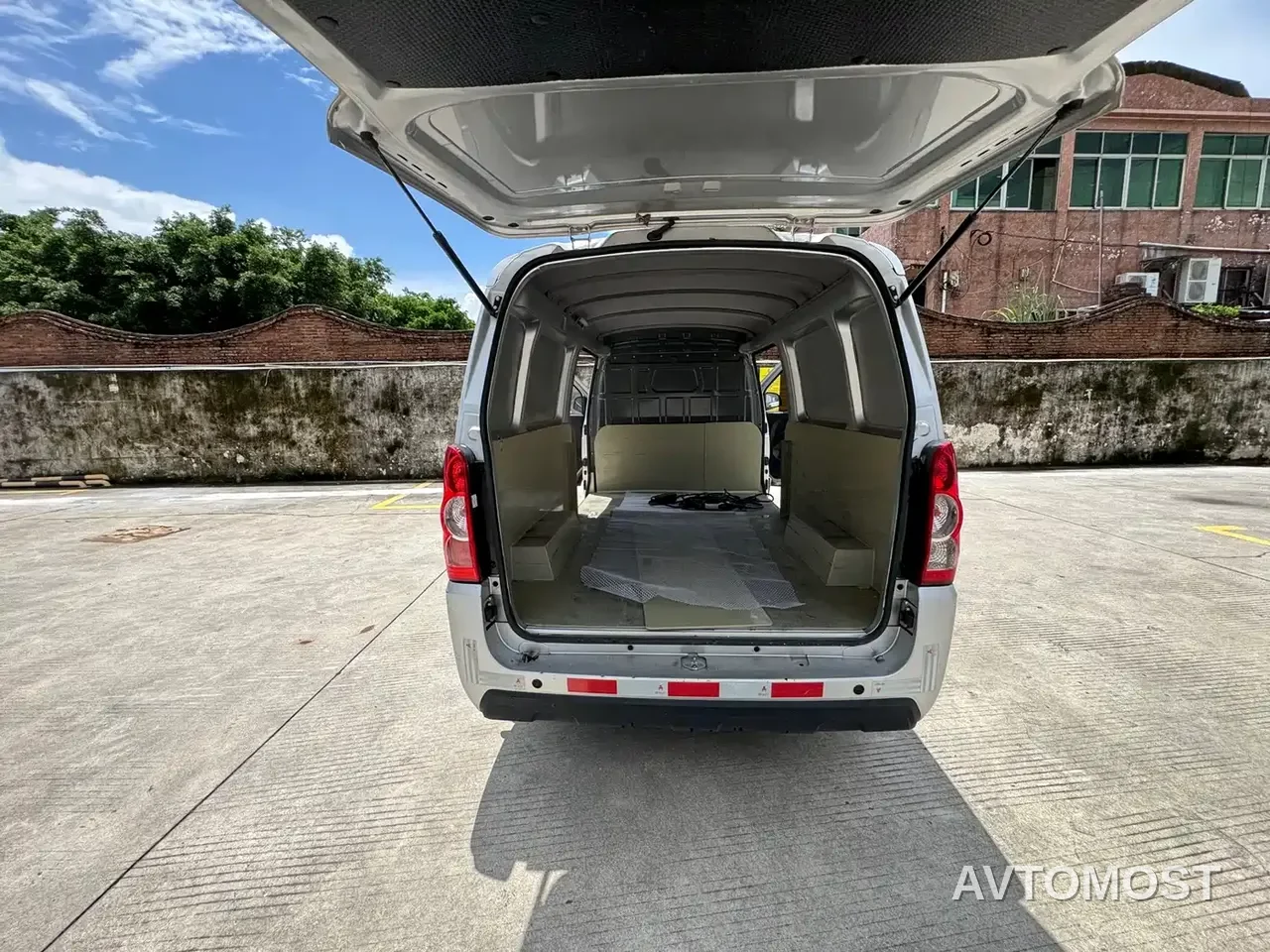 Wuling EV50 2021 Van Logistics Vehicle with Lishen 41.6kWh Liuji Electronic Control — фото 14
