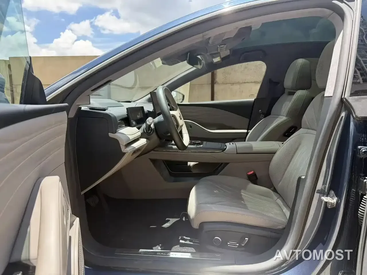 Geely Galaxy Xingyao 8 2025 130km EM-i Premium Edition — фото 7