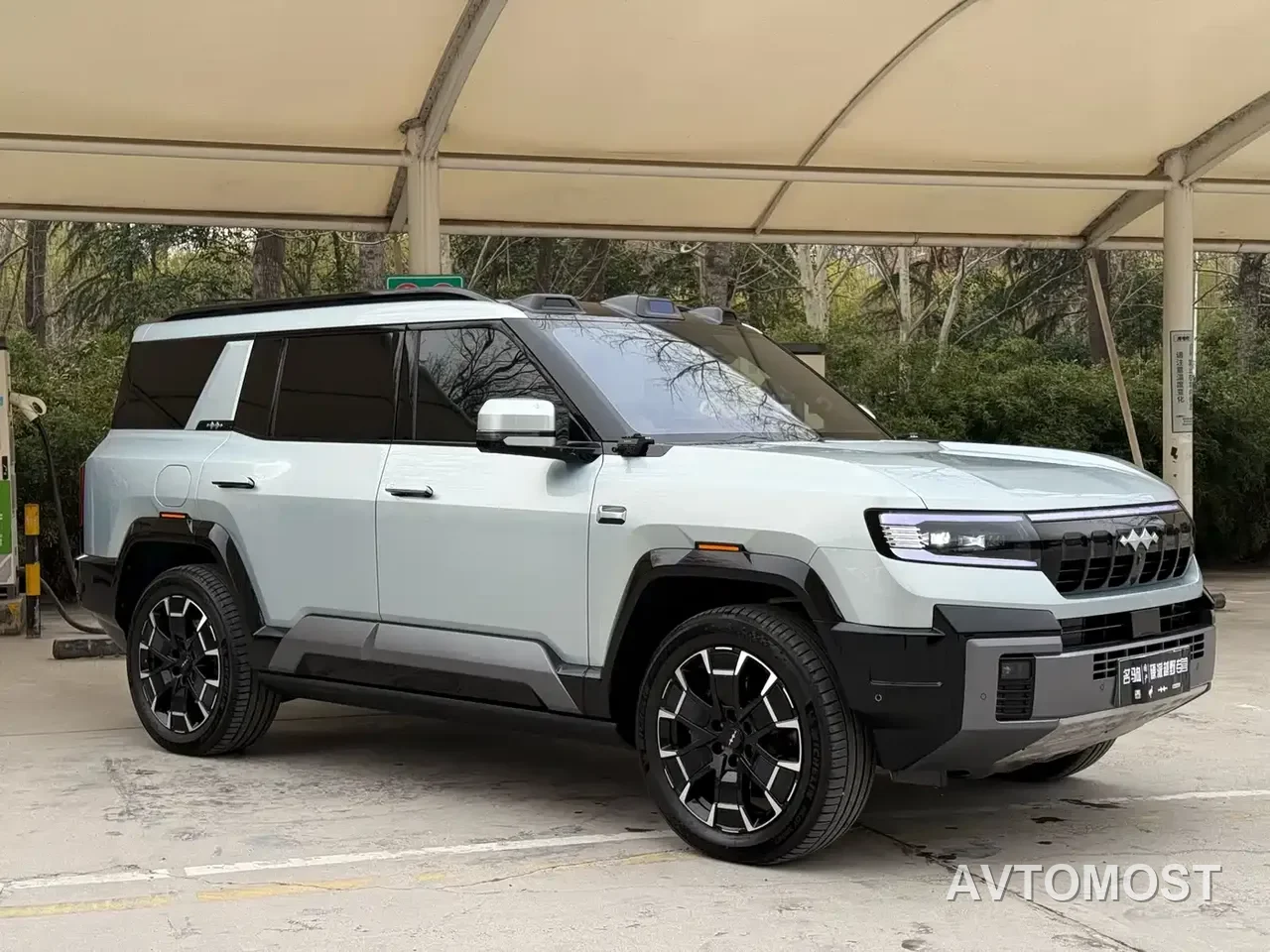 Fang Cheng Bao Leopard 8 2025 Zhiyong Flagship 6-Seater — фото 2