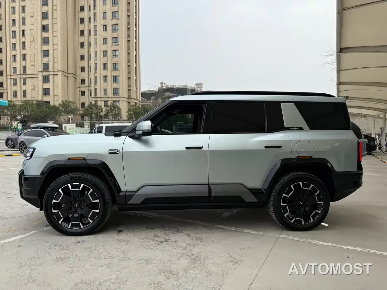 Fang Cheng Bao Leopard 8 2025 Zhiyong Flagship 6-Seater — фото 7