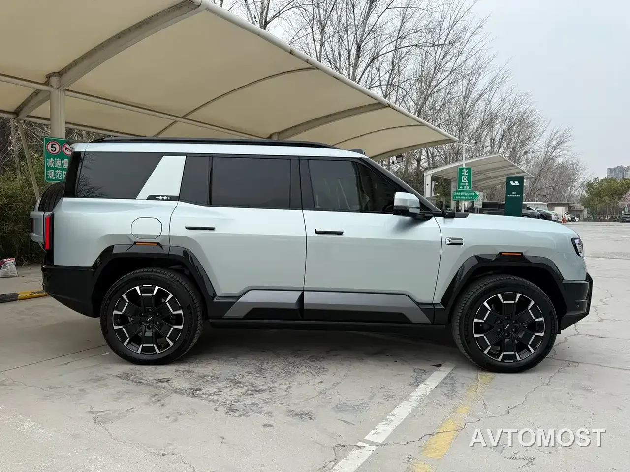 Fang Cheng Bao Leopard 8 2025 Zhiyong Flagship 6-Seater — фото 6