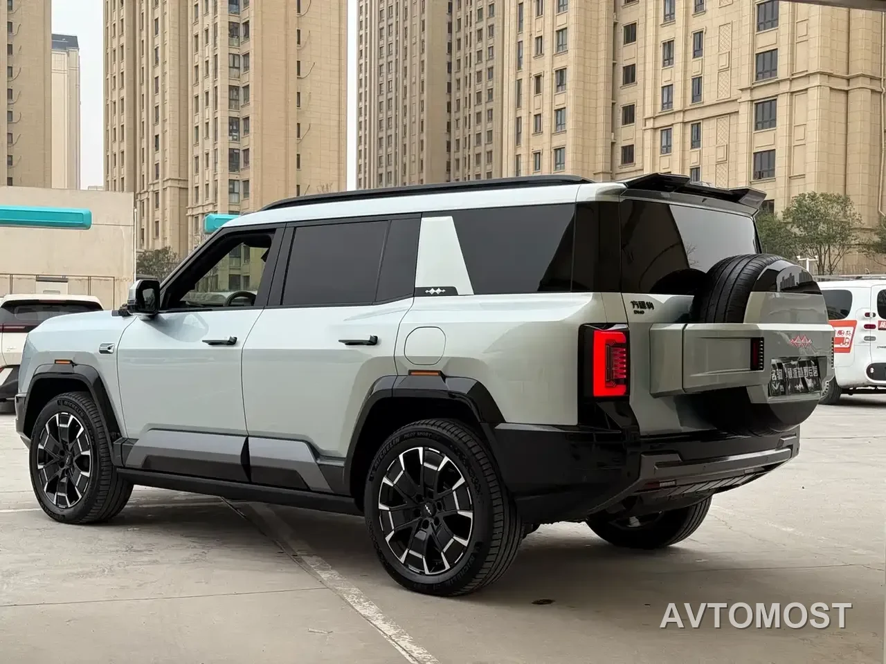 Fang Cheng Bao Leopard 8 2025 Zhiyong Flagship 6-Seater — фото 8