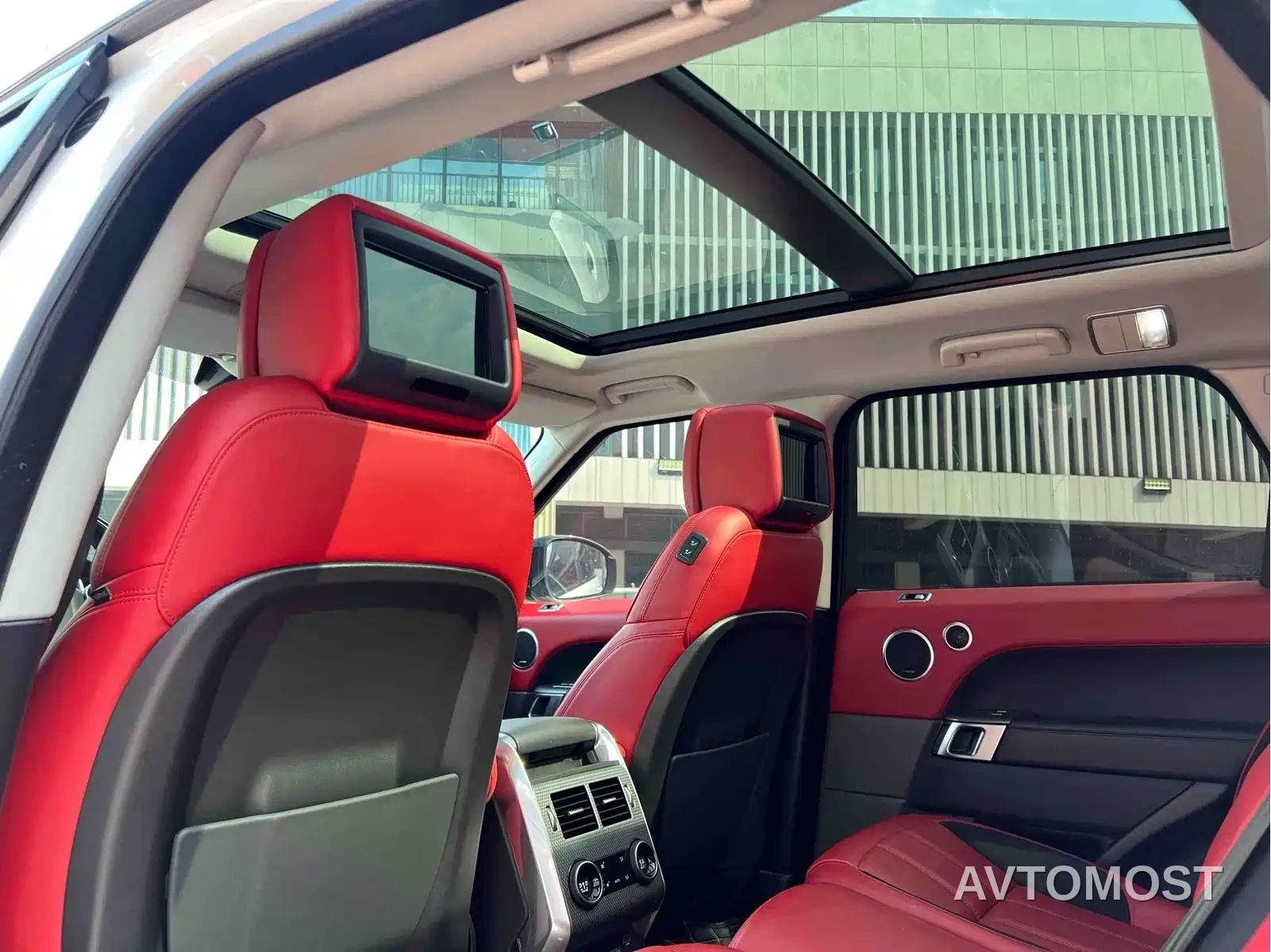 Land Rover Range Rover Sport 2021 3.0 L6 Gloss Black Edition — фото 8