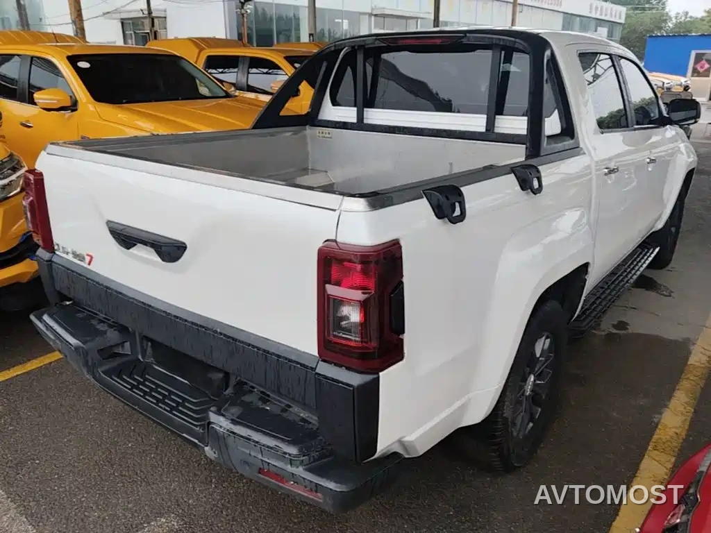 Jiangling Yuhu 7 2022 2.0T Manual Diesel 2WD Comfort Standard Wheelbase — фото 6