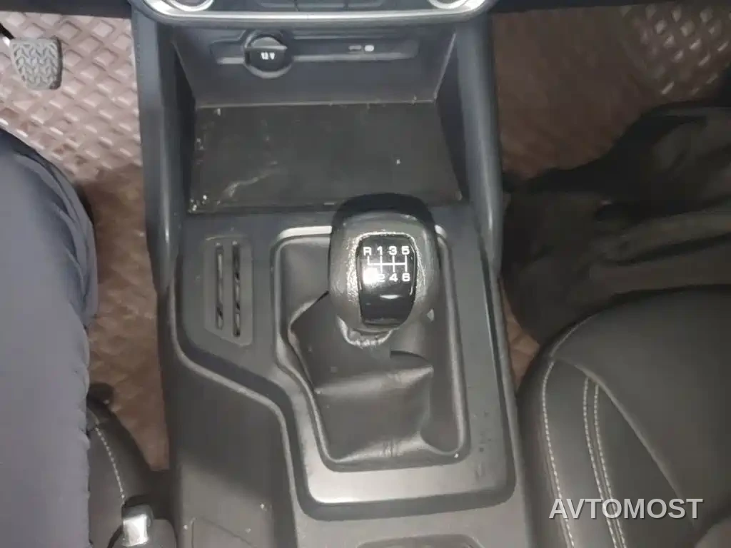Jiangling Yuhu 7 2022 2.0T Manual Diesel 2WD Comfort Standard Wheelbase — фото 10