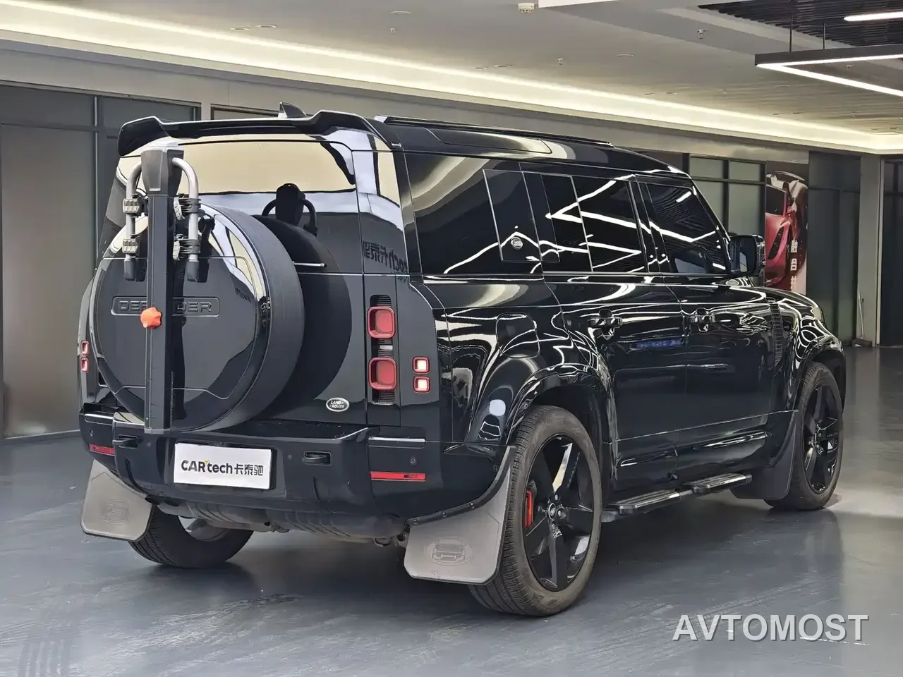 Land Rover Defender 2020 Model 110 P400 SE — фото 3