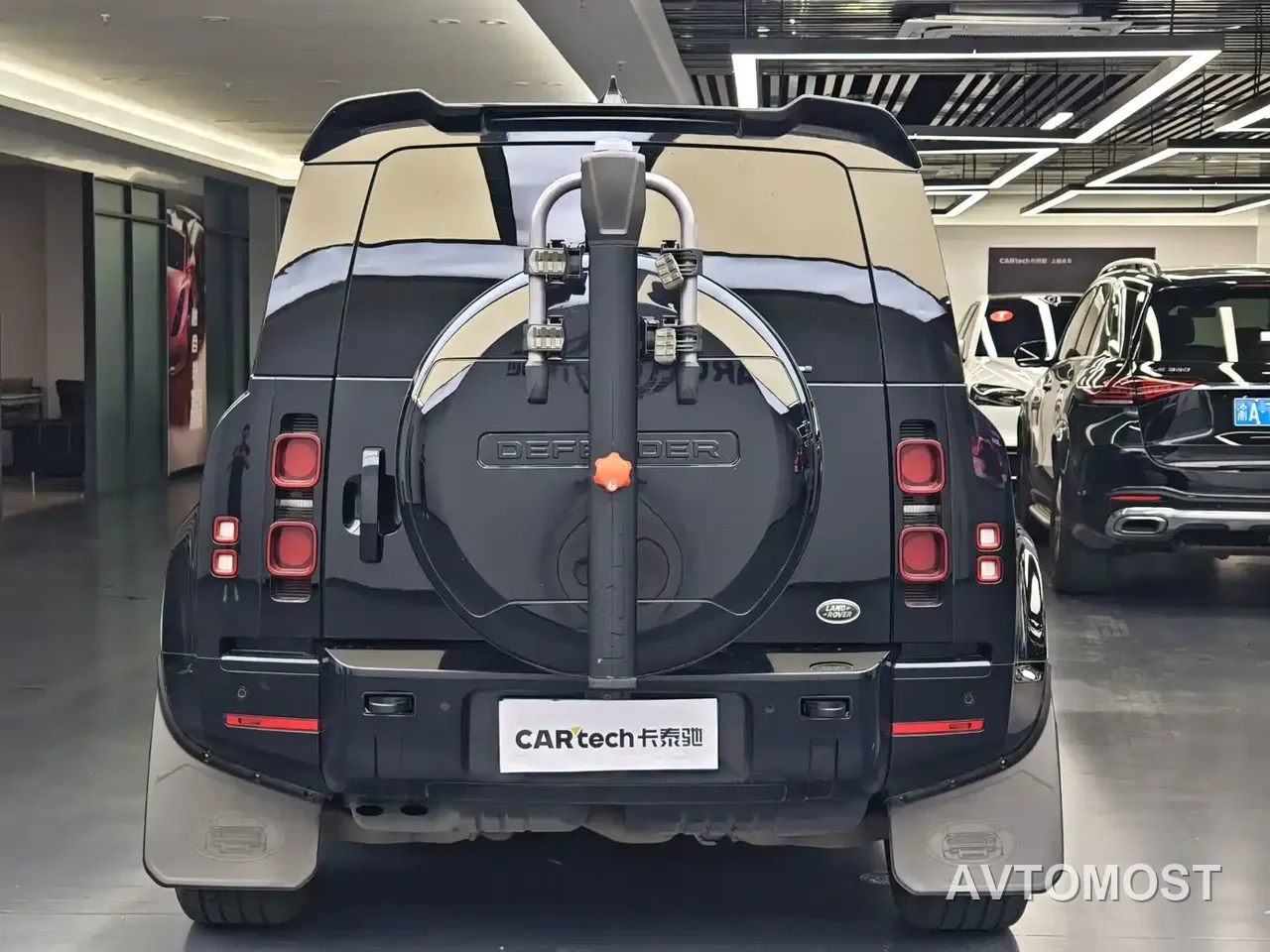Land Rover Defender 2020 Model 110 P400 SE — фото 5