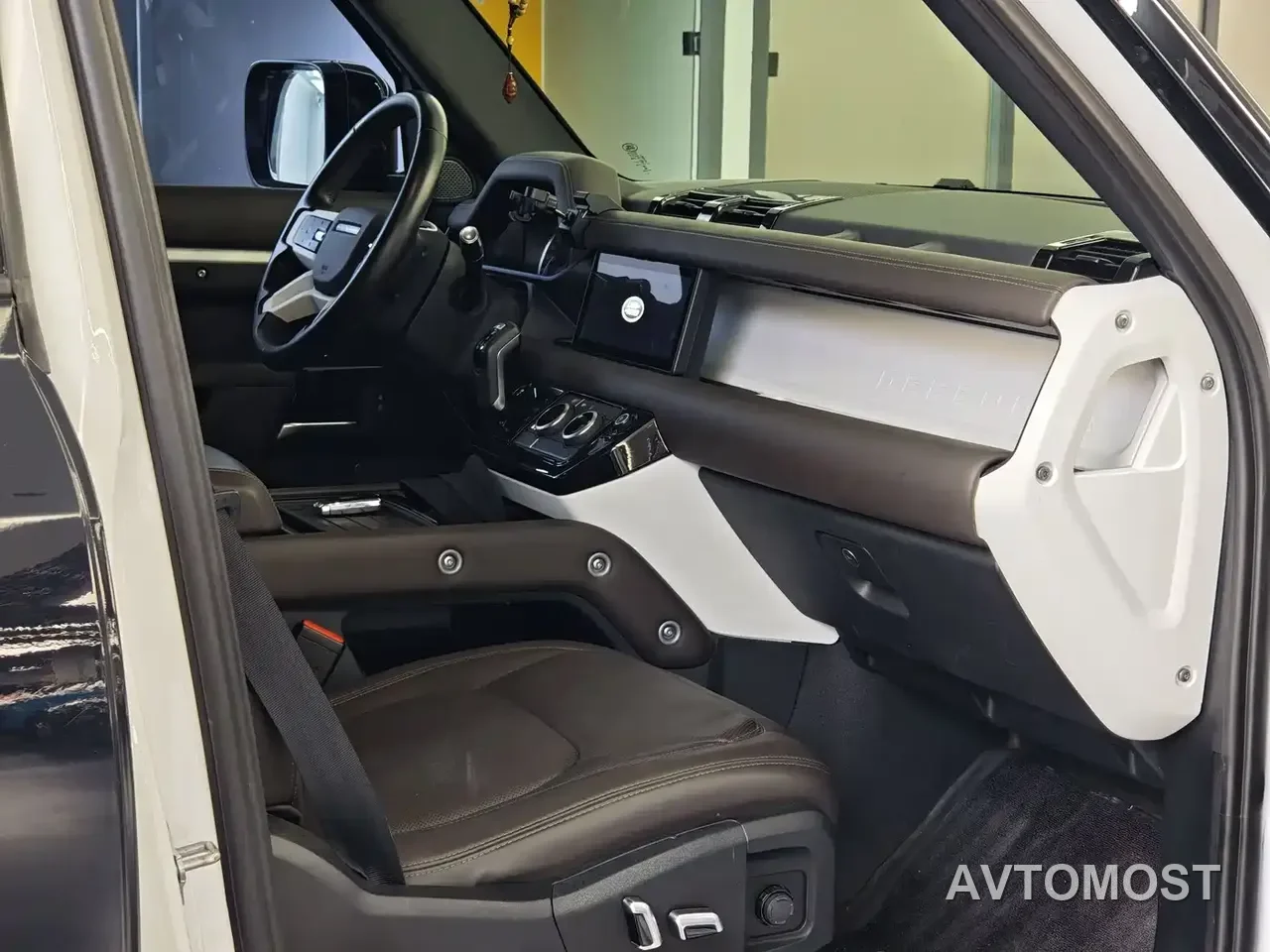 Land Rover Defender 2020 Model 110 P400 SE — фото 6