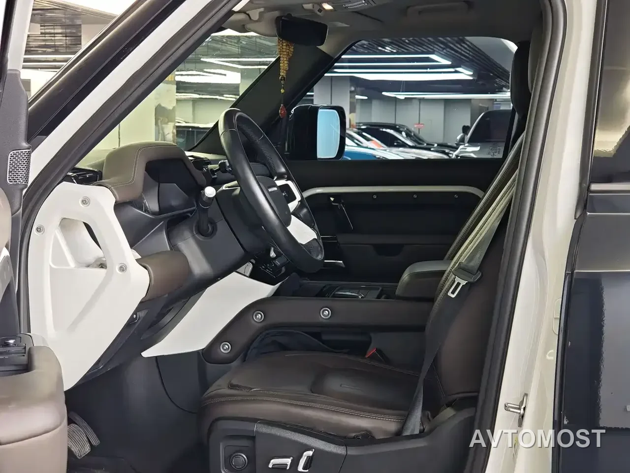 Land Rover Defender 2020 Model 110 P400 SE — фото 8