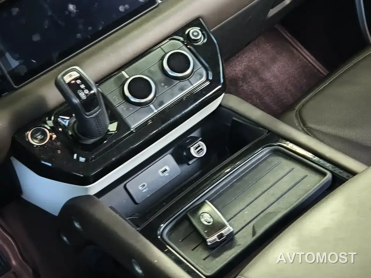 Land Rover Defender 2020 Model 110 P400 SE — фото 13