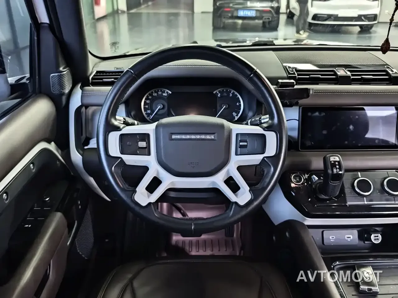 Land Rover Defender 2020 Model 110 P400 SE — фото 15