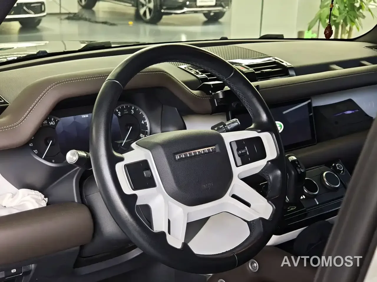 Land Rover Defender 2020 Model 110 P400 SE — фото 16