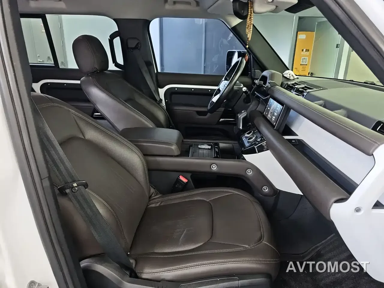 Land Rover Defender 2020 Model 110 P400 SE — фото 17