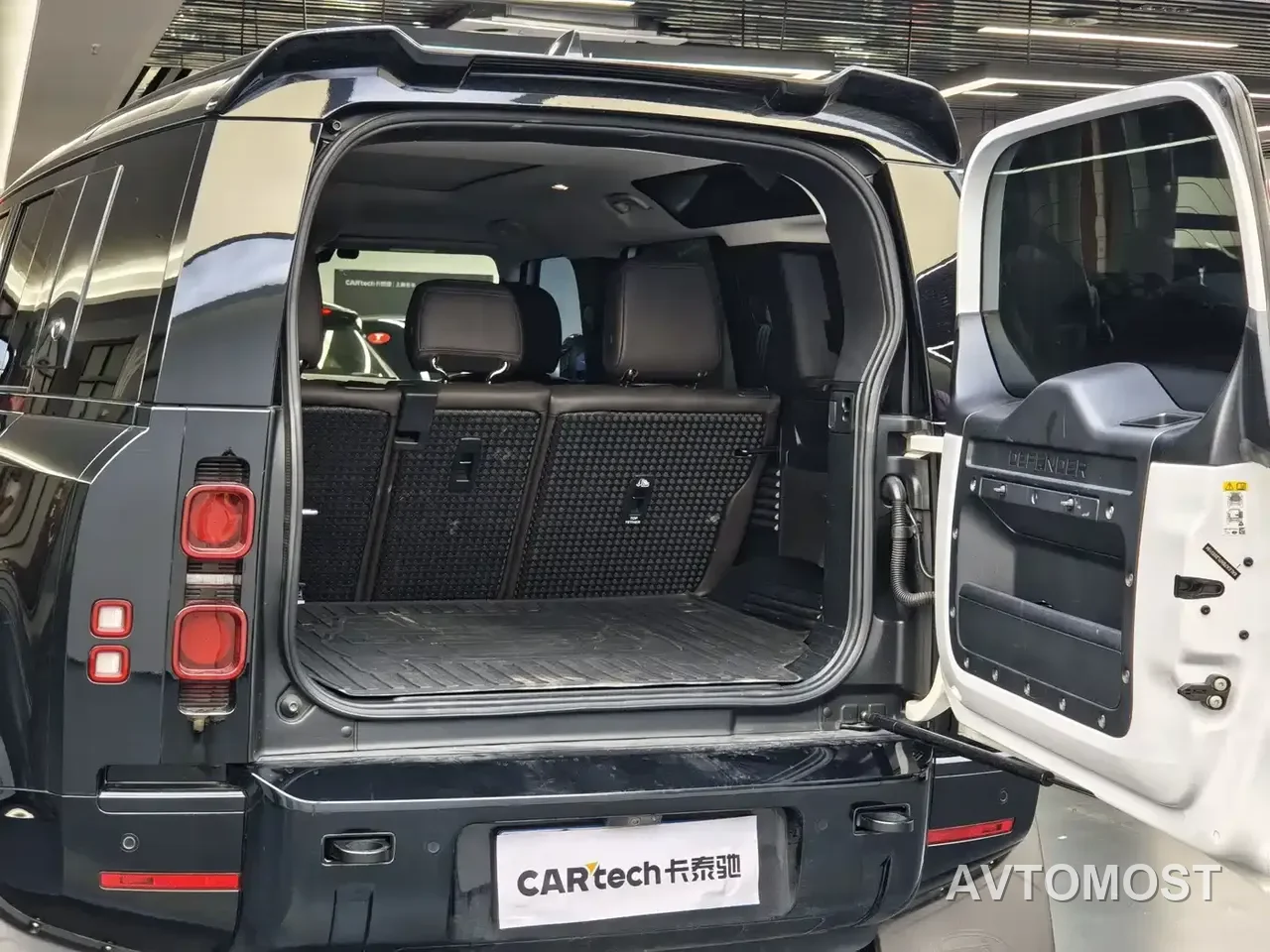 Land Rover Defender 2020 Model 110 P400 SE — фото 23