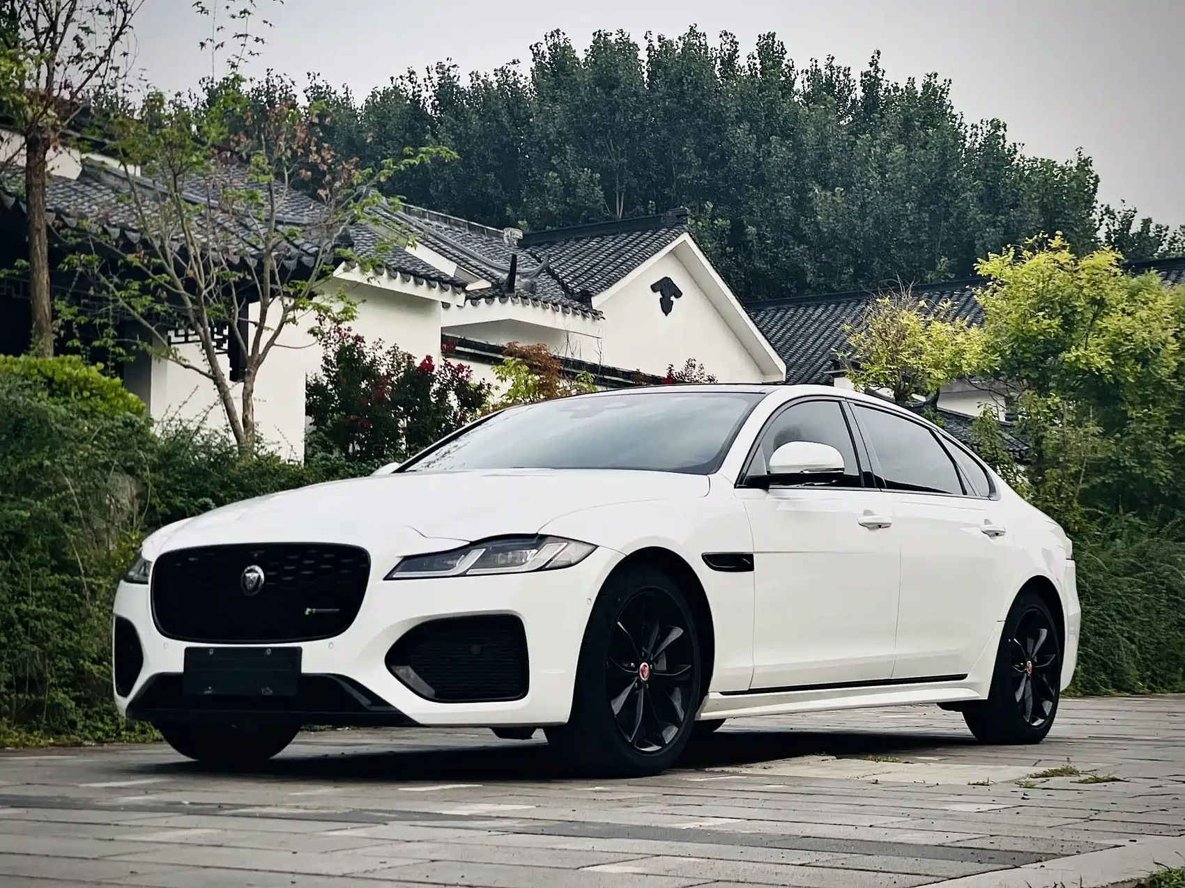 Jaguar XFL 2021 XFL 2.0T P250 AWD Gloss Black Sport Edition