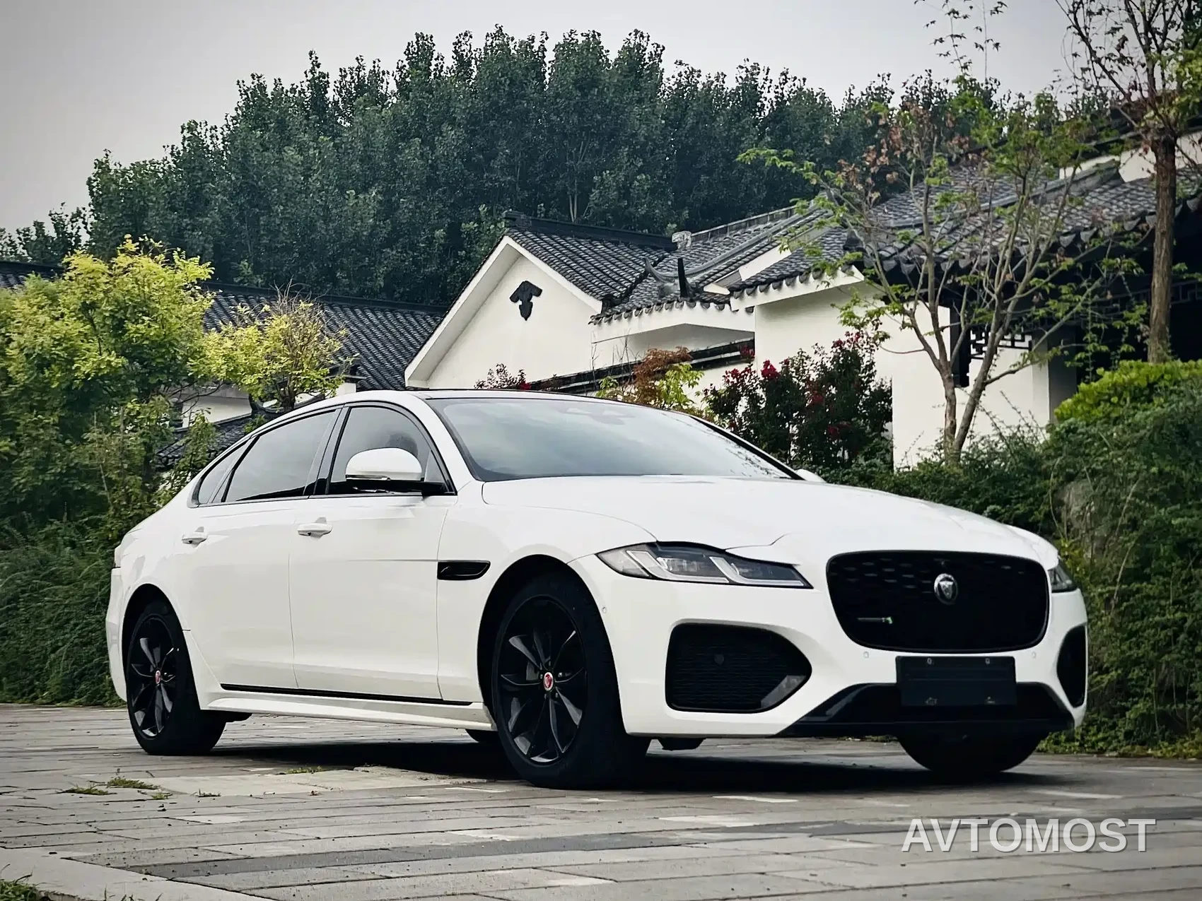Jaguar XFL 2021 XFL 2.0T P250 AWD Gloss Black Sport Edition — фото 3