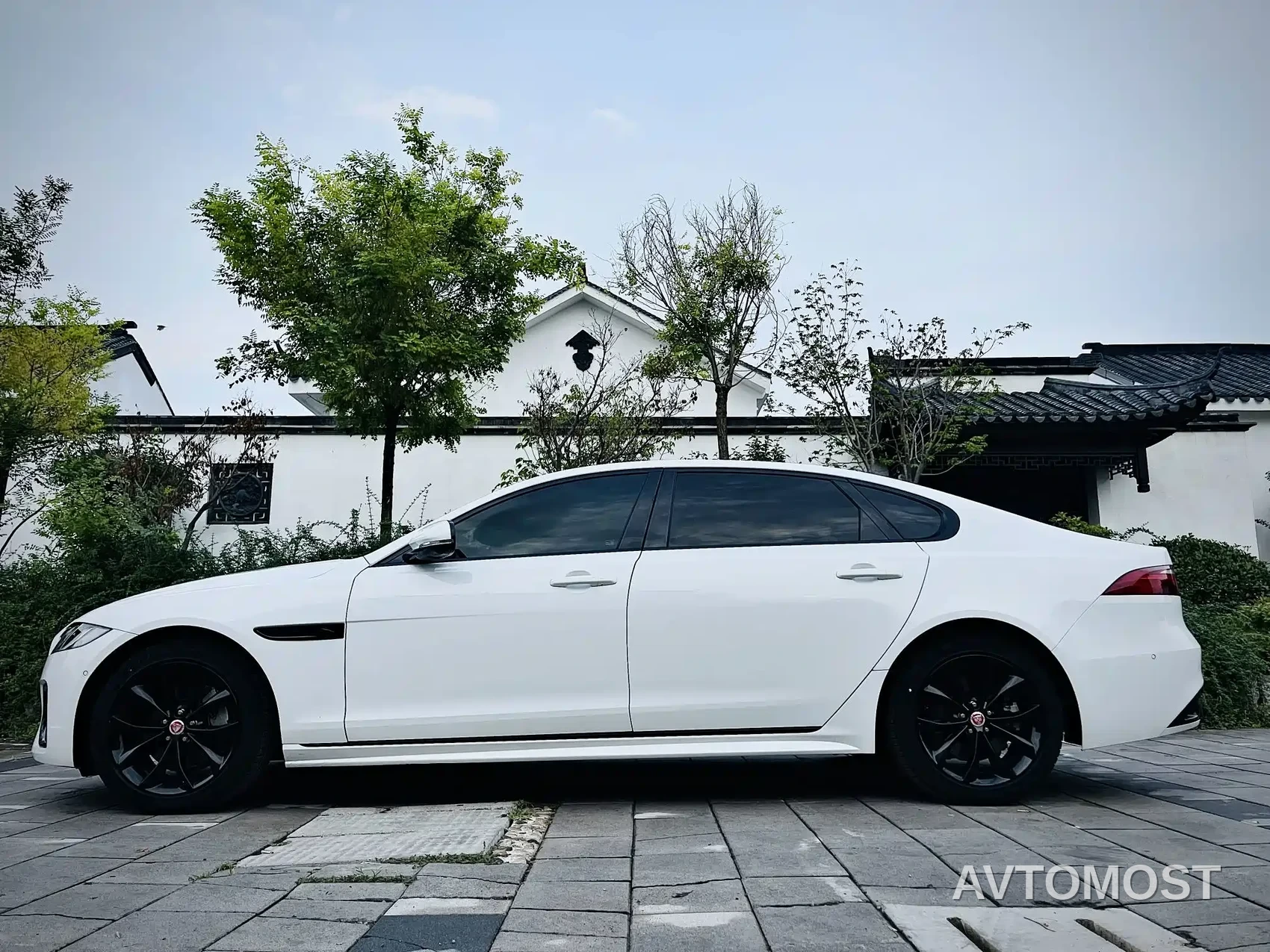 Jaguar XFL 2021 XFL 2.0T P250 AWD Gloss Black Sport Edition — фото 7