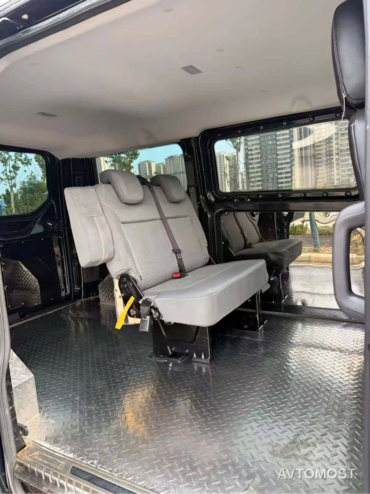 Ford Transit 2019 2.0T Diesel Multi-Purpose Commercial Vehicle Short Wheelbase Low Roof 6-Seater China VI — фото 6