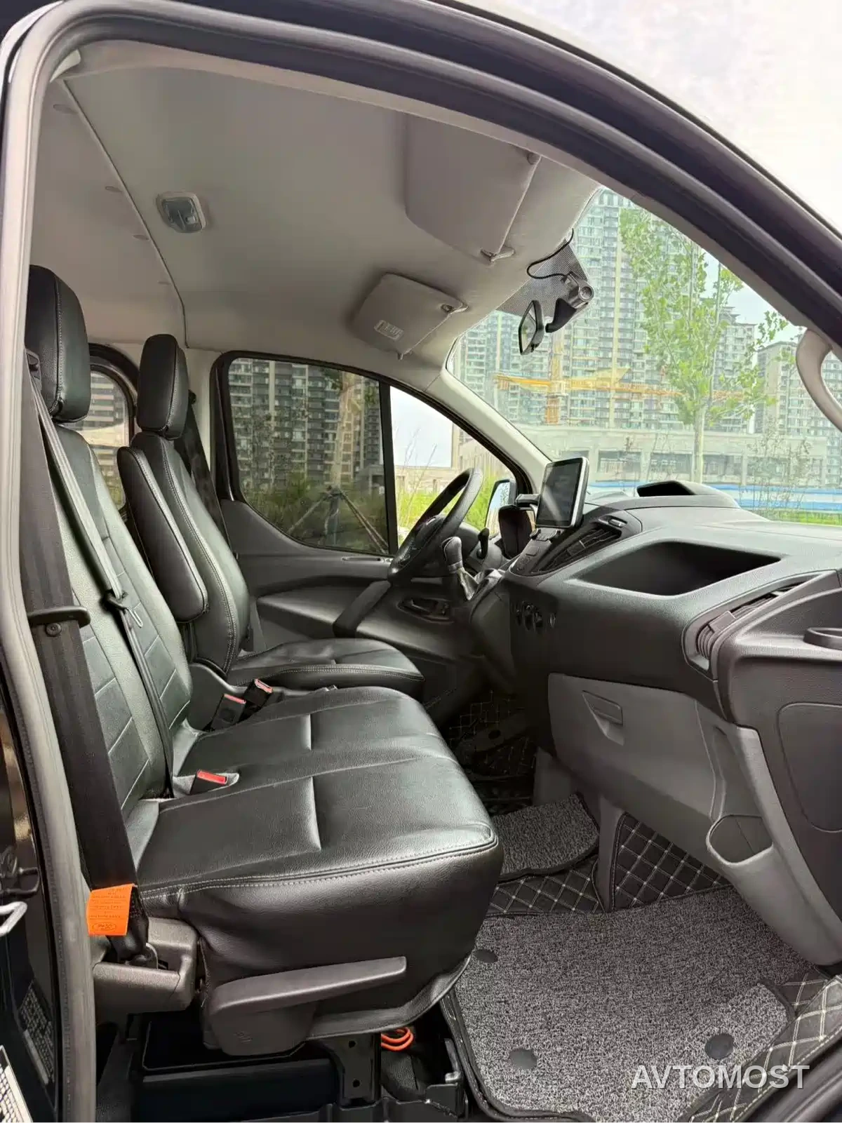 Ford Transit 2019 2.0T Diesel Multi-Purpose Commercial Vehicle Short Wheelbase Low Roof 6-Seater China VI — фото 8