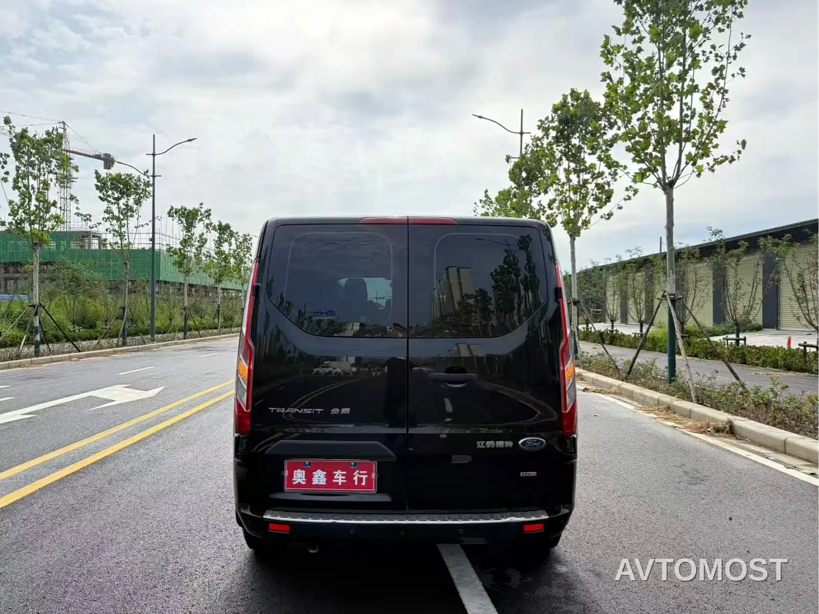 Ford Transit 2019 2.0T Diesel Multi-Purpose Commercial Vehicle Short Wheelbase Low Roof 6-Seater China VI — фото 10
