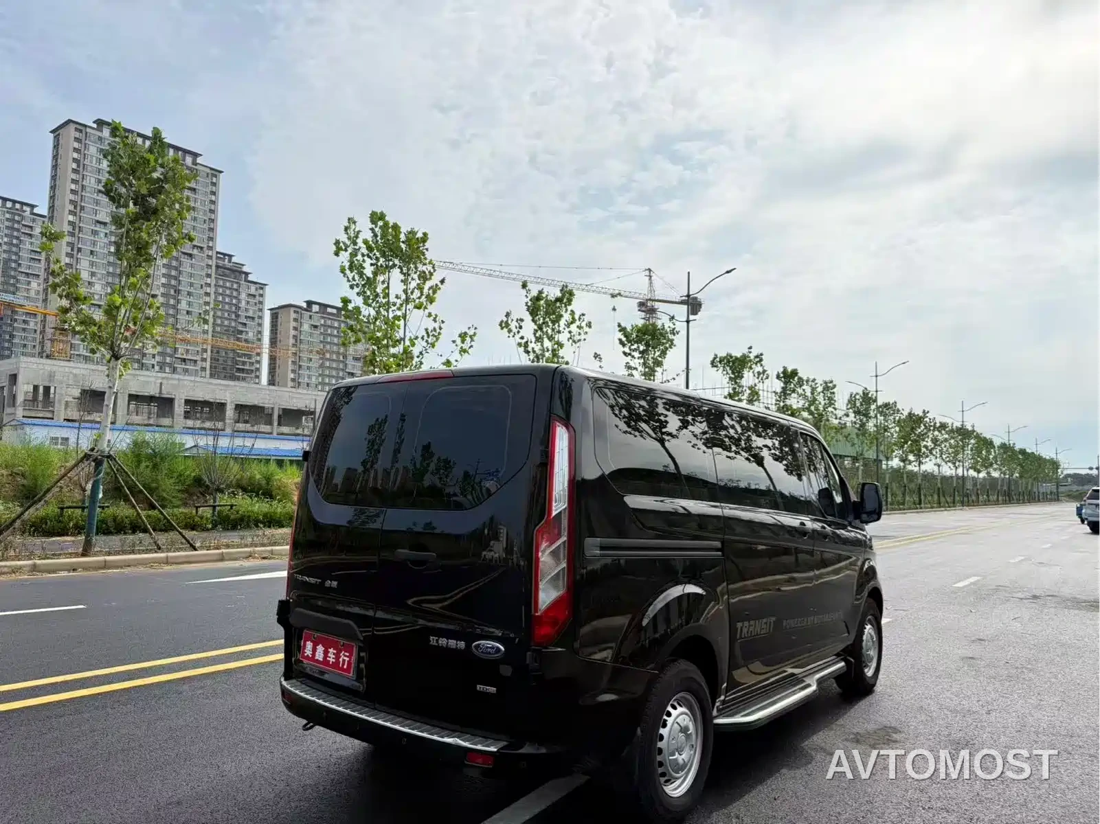 Ford Transit 2019 2.0T Diesel Multi-Purpose Commercial Vehicle Short Wheelbase Low Roof 6-Seater China VI — фото 11