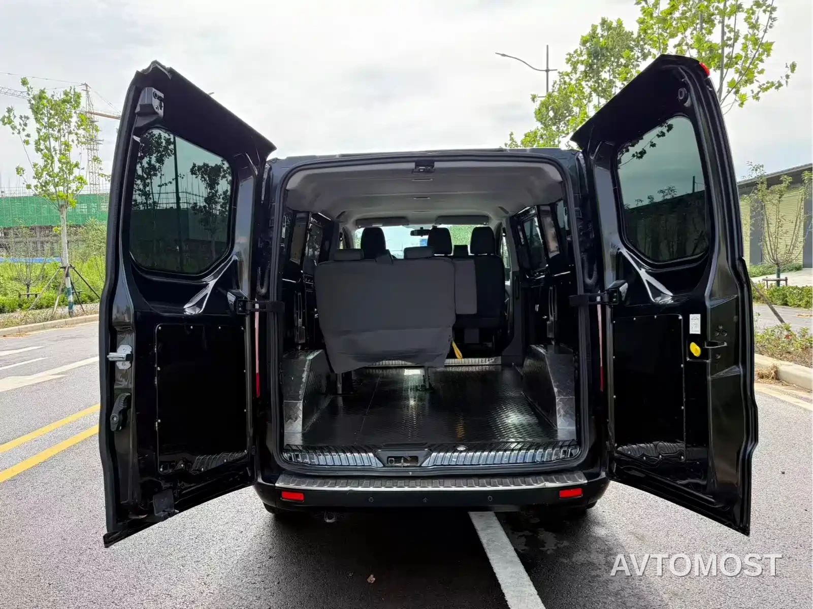 Ford Transit 2019 2.0T Diesel Multi-Purpose Commercial Vehicle Short Wheelbase Low Roof 6-Seater China VI — фото 14