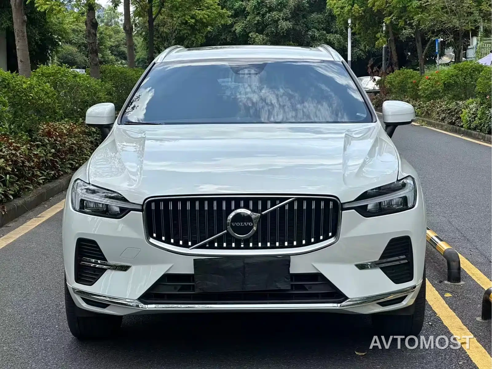 Volvo XC60 2023 B5 AWD Smart Elite Luxury — фото 2