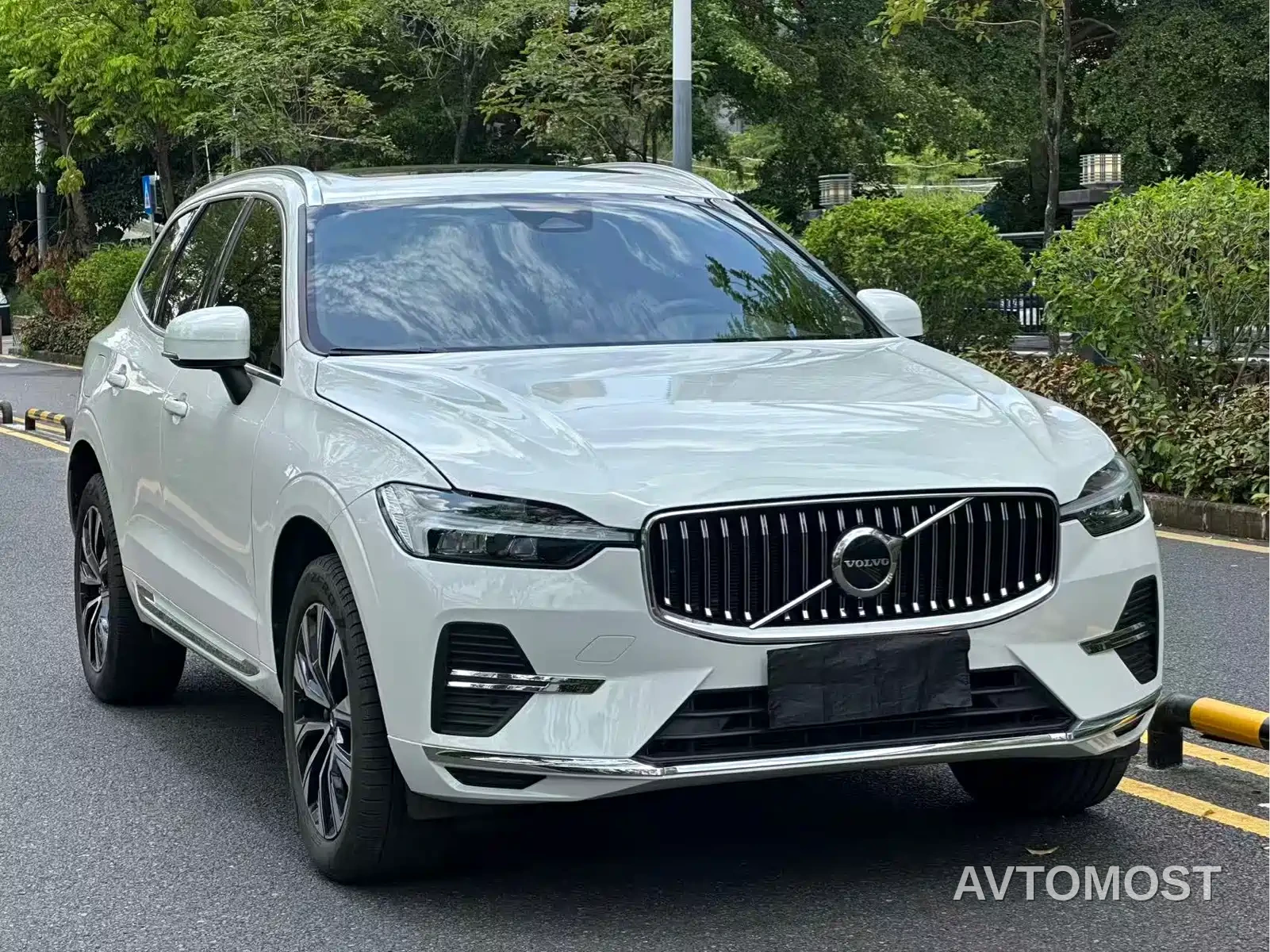 Volvo XC60 2023 B5 AWD Smart Elite Luxury — фото 3