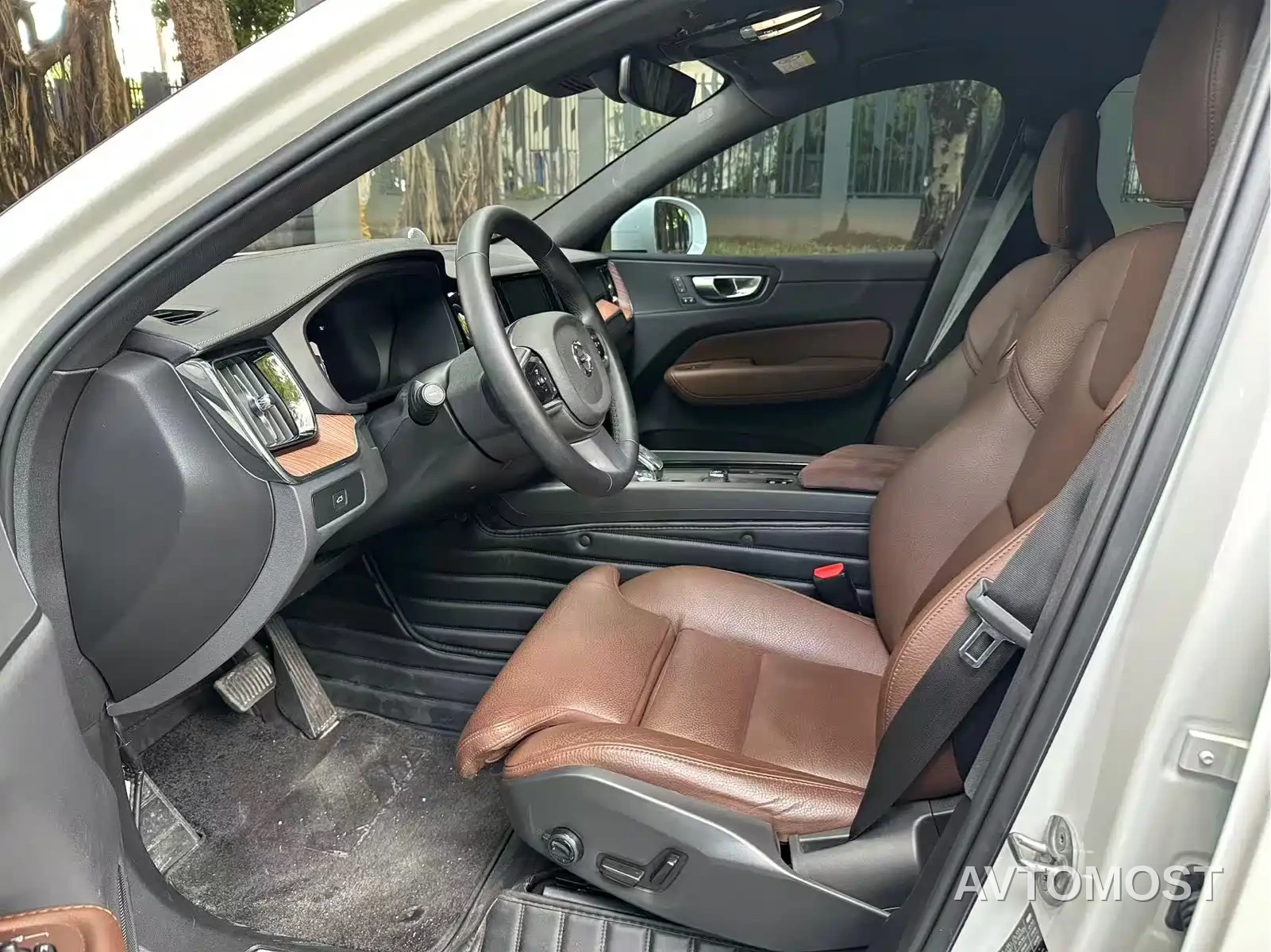 Volvo XC60 2023 B5 AWD Smart Elite Luxury — фото 4