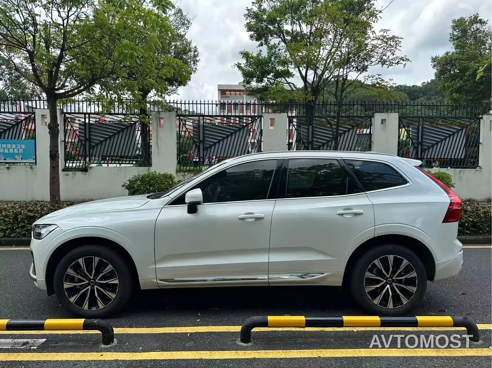 Volvo XC60 2023 B5 AWD Smart Elite Luxury — фото 10