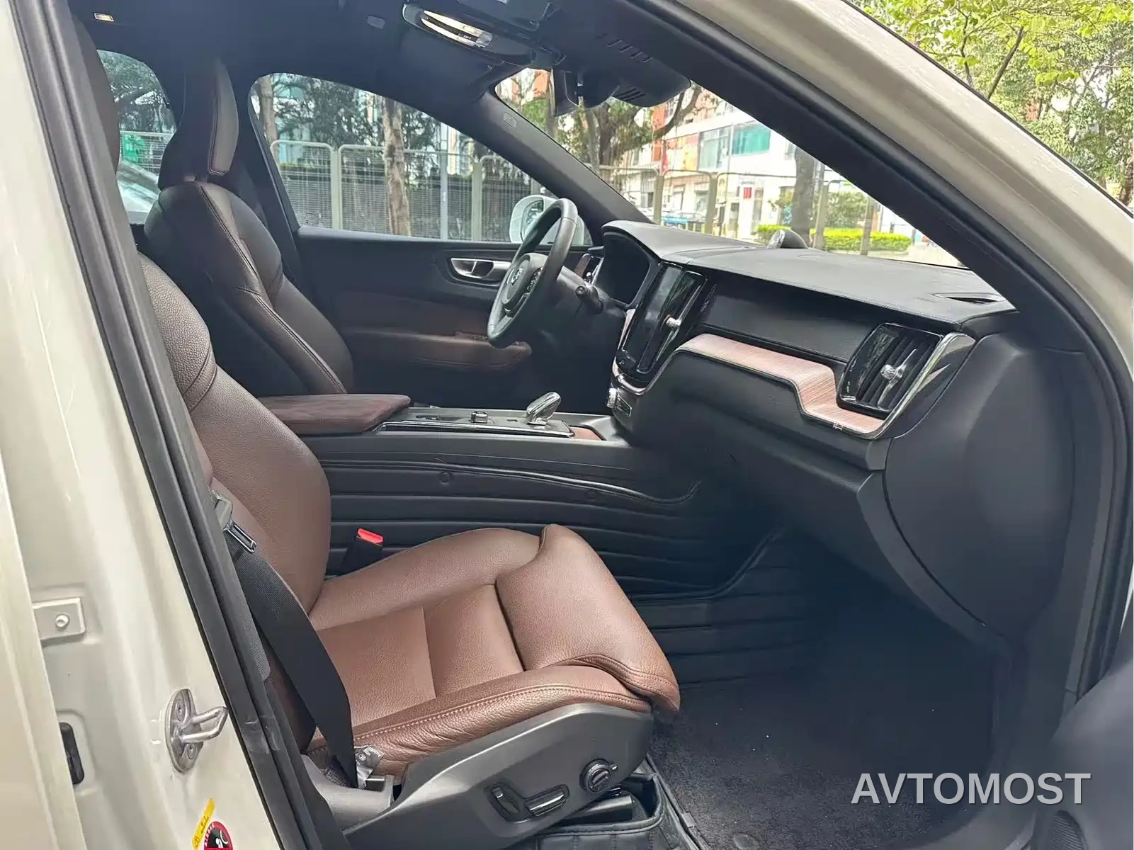 Volvo XC60 2023 B5 AWD Smart Elite Luxury — фото 12