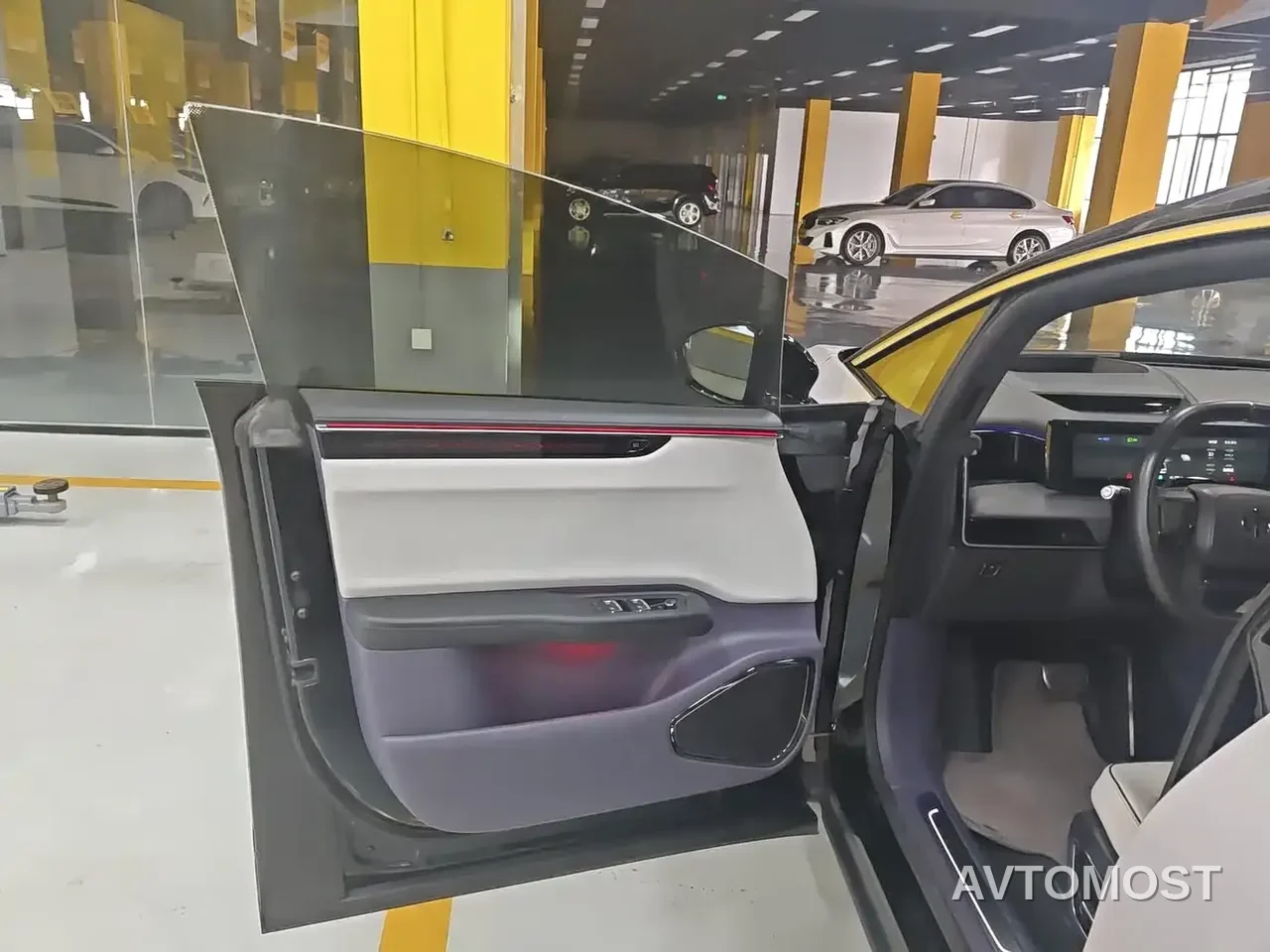 HiPhi X 2021 Luxury Edition 6-Seater — фото 12
