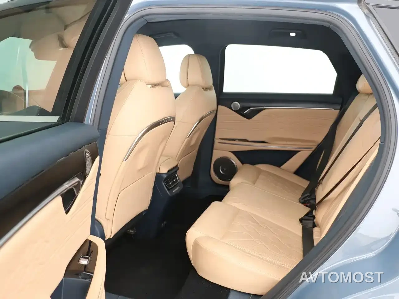 VOYAH FREE 2021 AWD Standard Range Extender Exclusive Luxury Package — фото 7