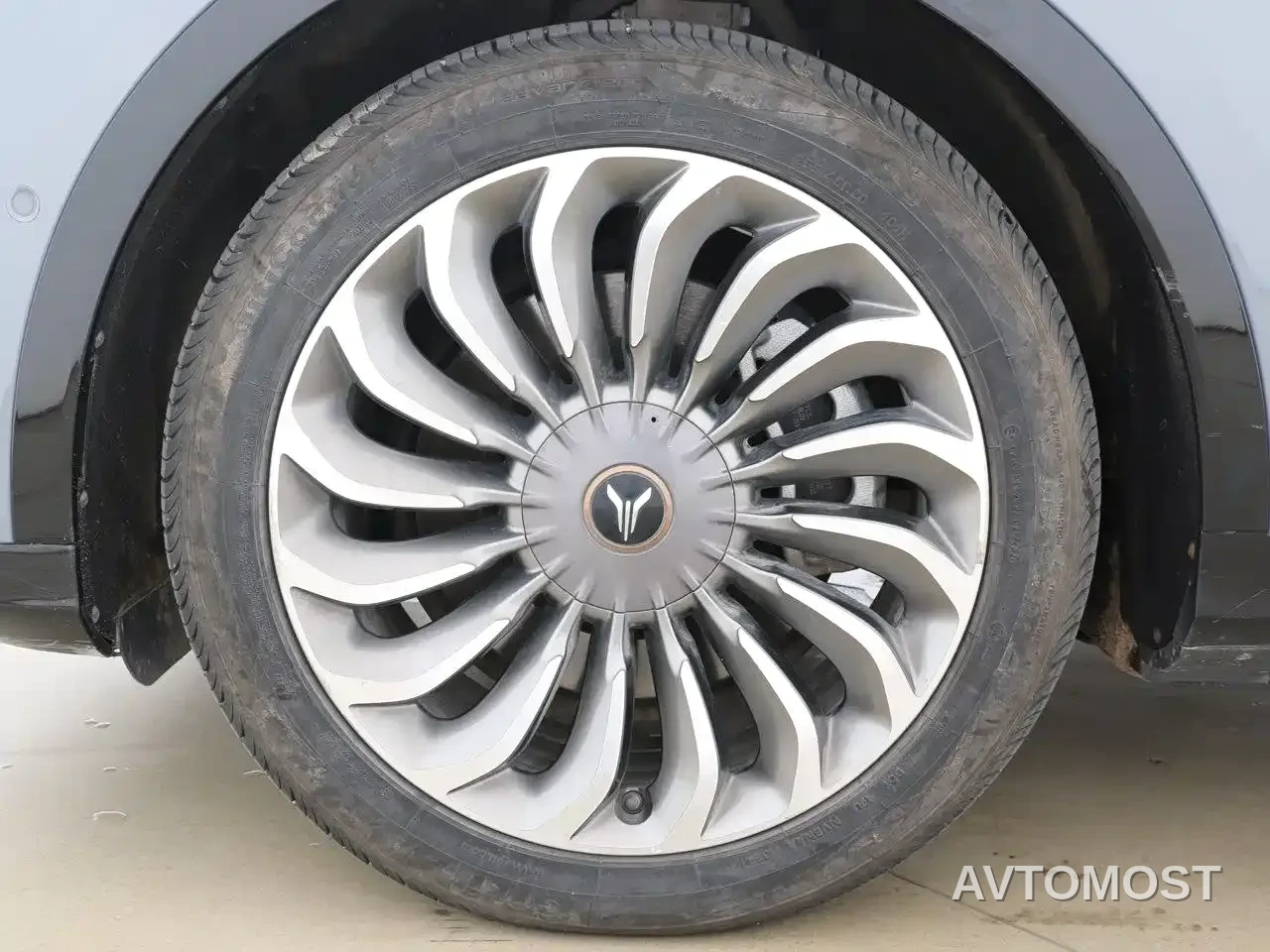 VOYAH FREE 2021 AWD Standard Range Extender Exclusive Luxury Package — фото 12