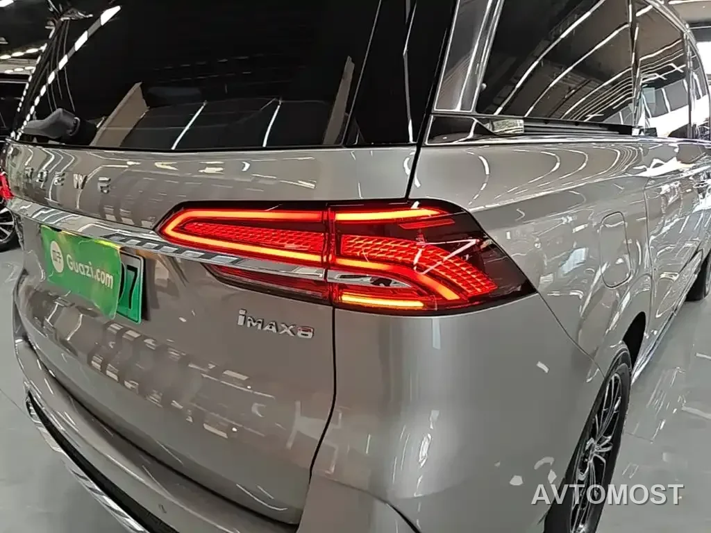 Roewe iMAX8 EV 2025 Model 1.5T DMH Land Premium Edition — фото 3