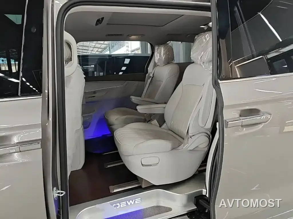 Roewe iMAX8 EV 2025 Model 1.5T DMH Land Premium Edition — фото 10