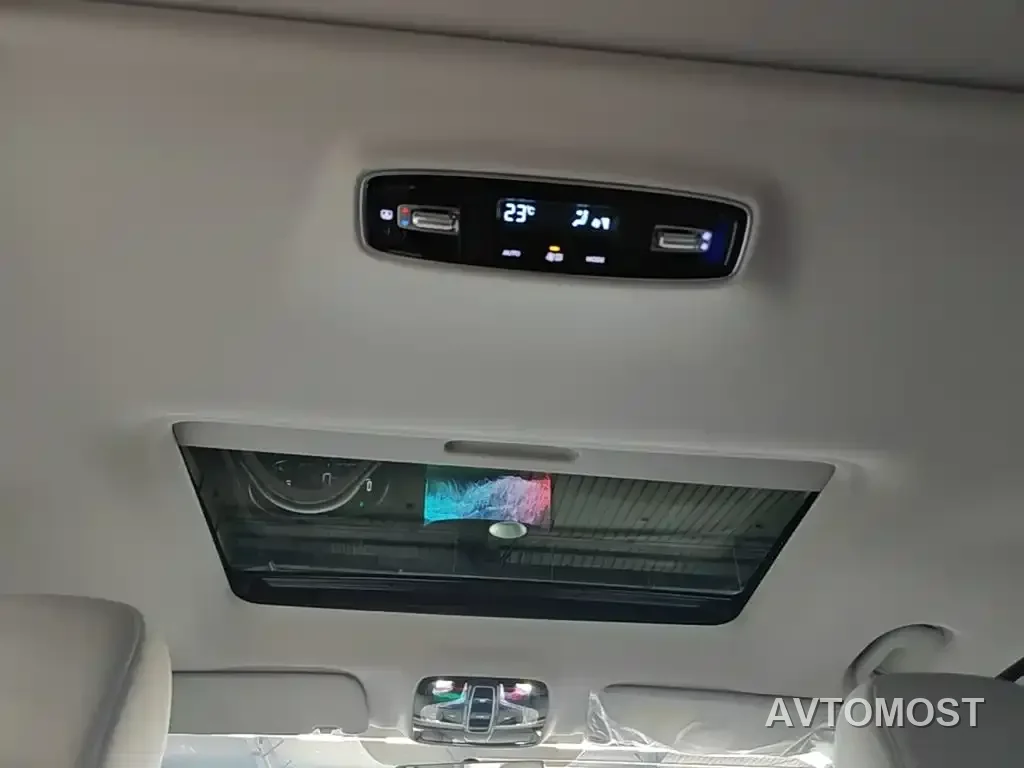 Roewe iMAX8 EV 2025 Model 1.5T DMH Land Premium Edition — фото 11
